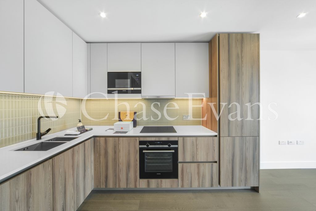 Property photo 3 of 12 Kitchen