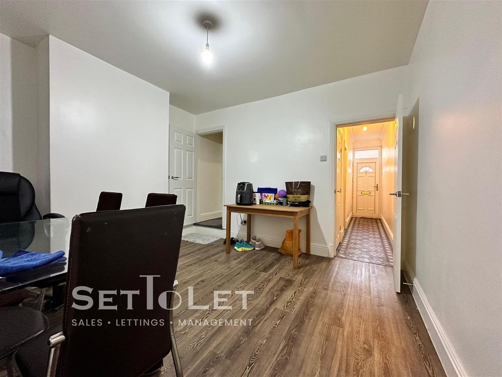 Property photo 2 of 13 079E666d-0331-4Cae-9De6-B577B7Cca7B9.Jpg