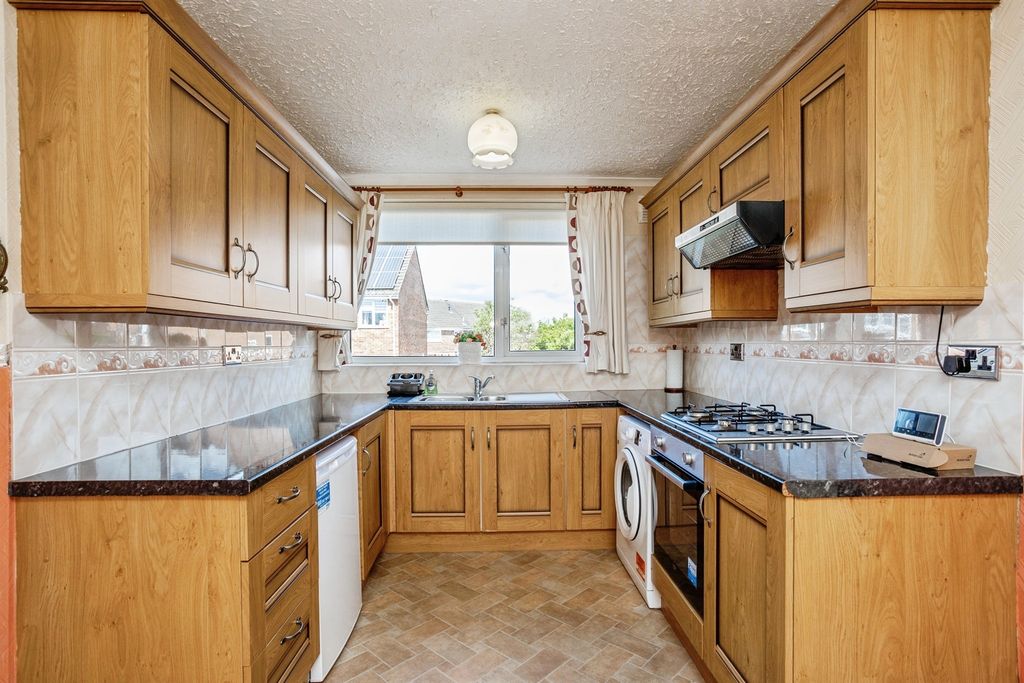 Property photo 2 of 20