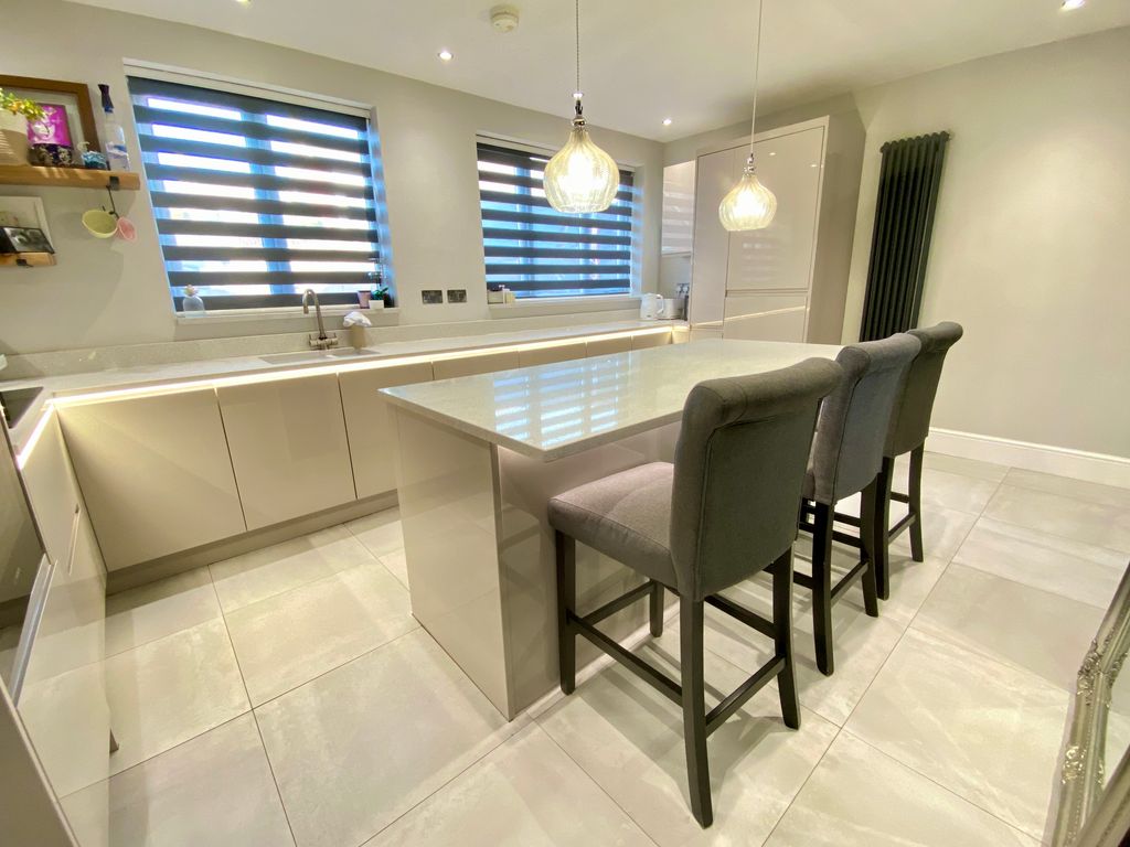 Property photo 3 of 16 Kitchen Breakfast Room