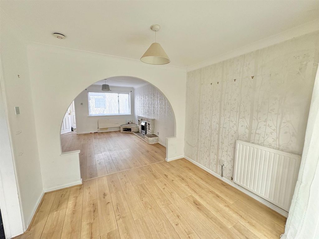 Property photo 3 of 13 Dining 2.Jpg