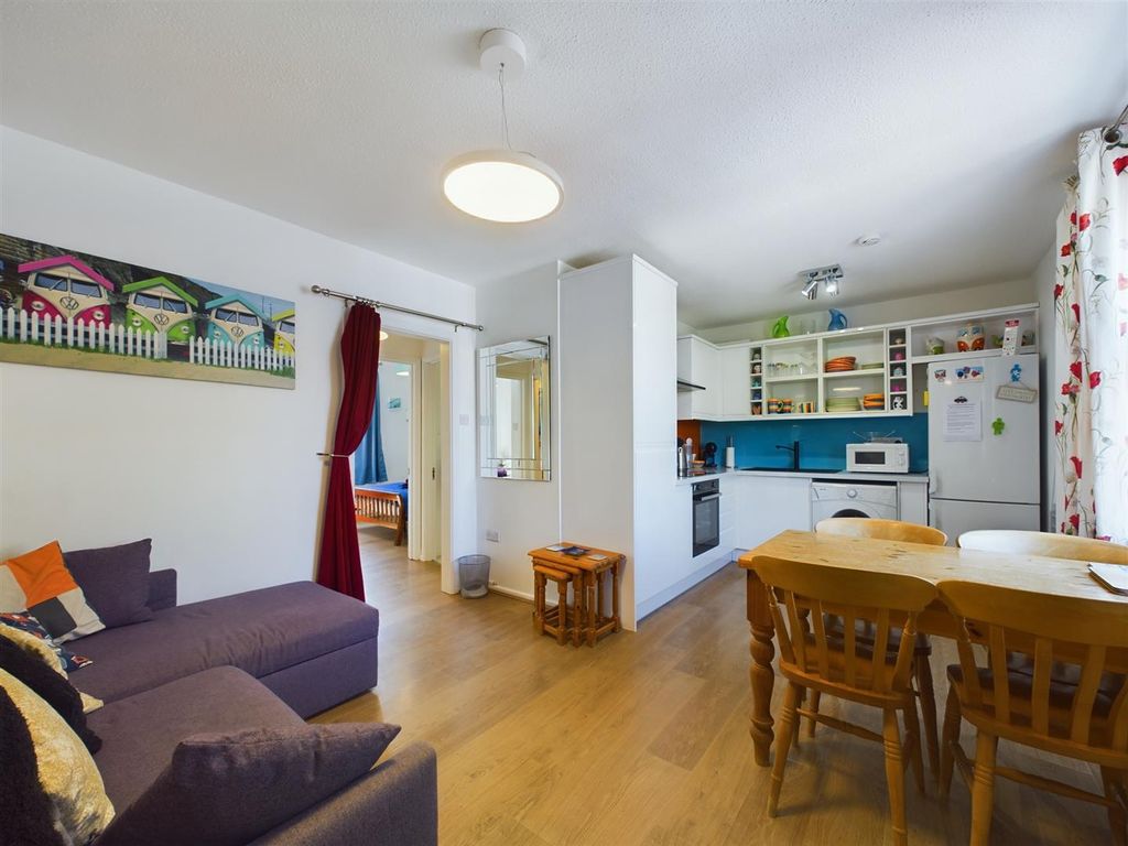 Property photo 1 of 15 Cam01381G0-Pr0132-Still014.Jpg