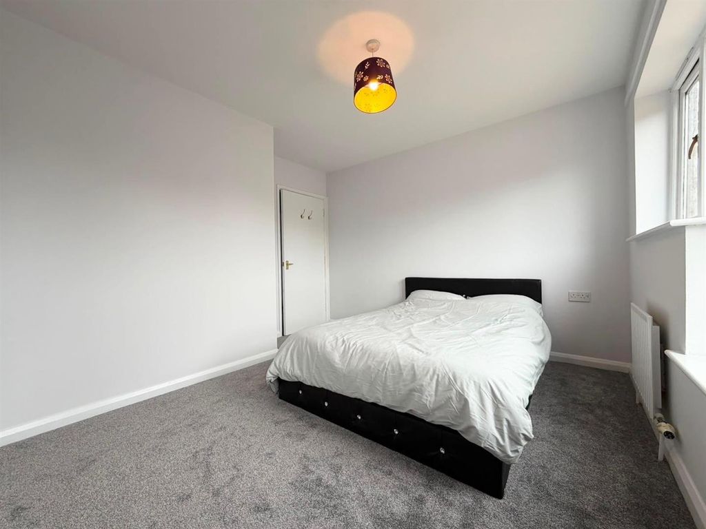 Property photo 3 of 6 Bedroom