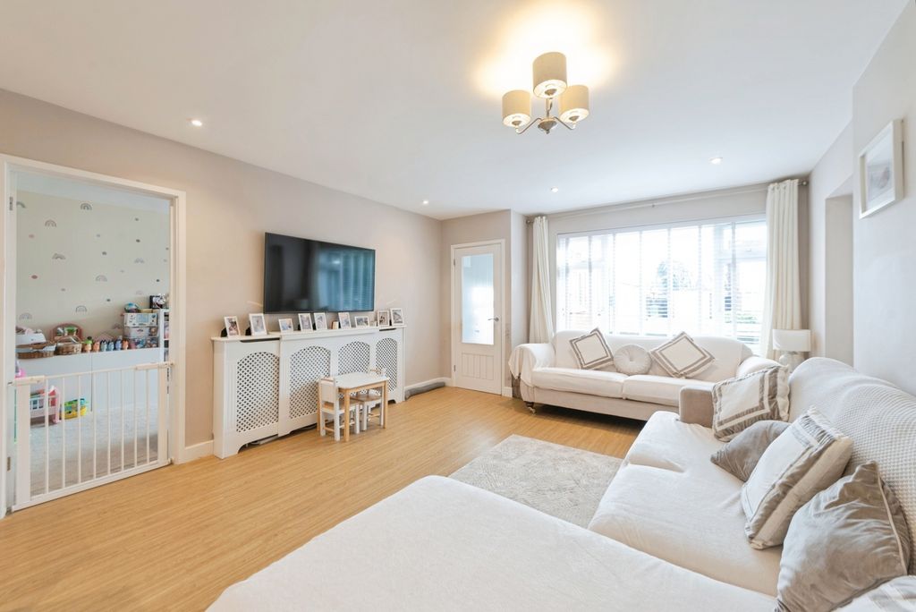 Property photo 3 of 19 Pbox-Img.Jpg