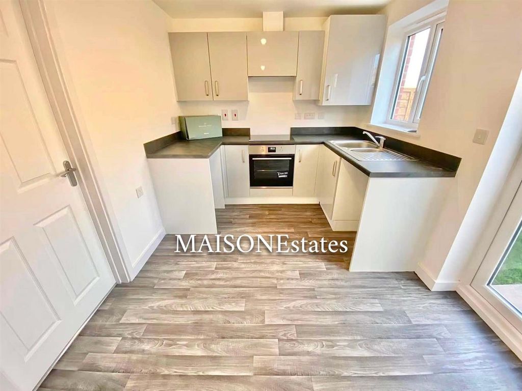 Property photo 3 of 10 Kitchen.Jpg