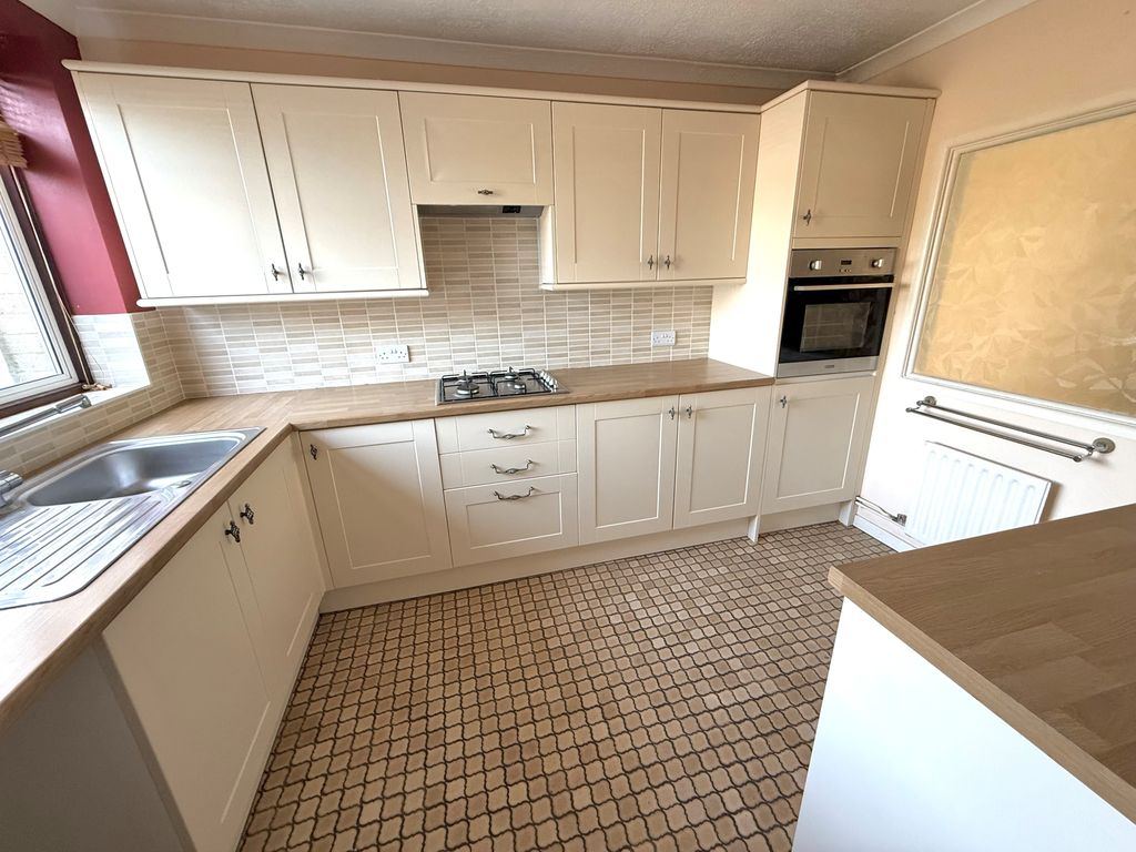Property photo 3 of 17 7 Cumberland Kitchen 1