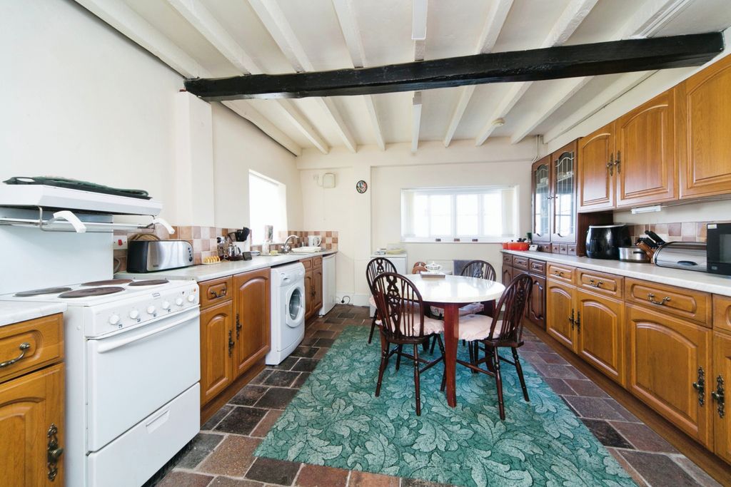 Property photo 2 of 27 Breakfast Kitchen