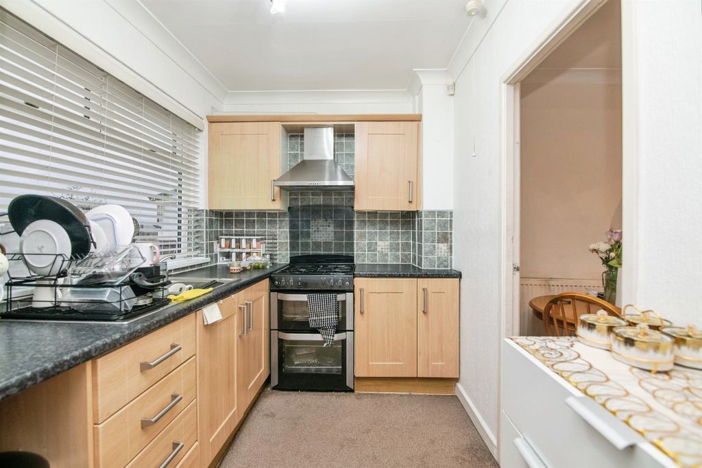 Property photo 3 of 20