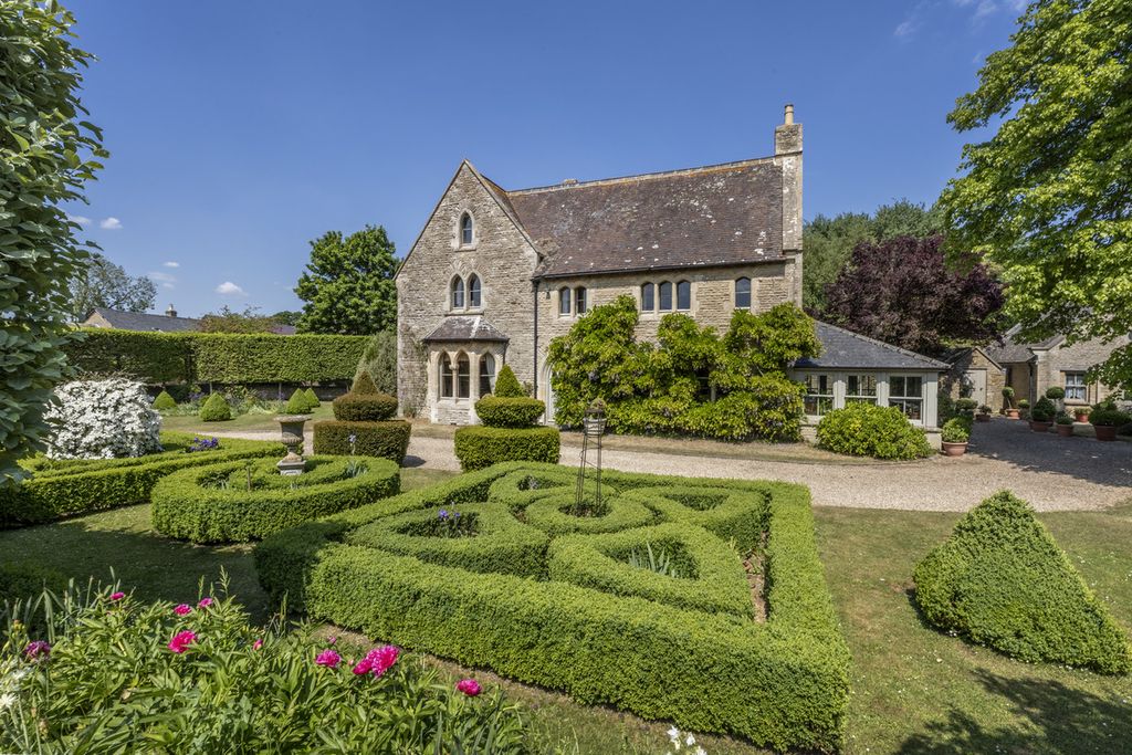 Property photo 3 of 39