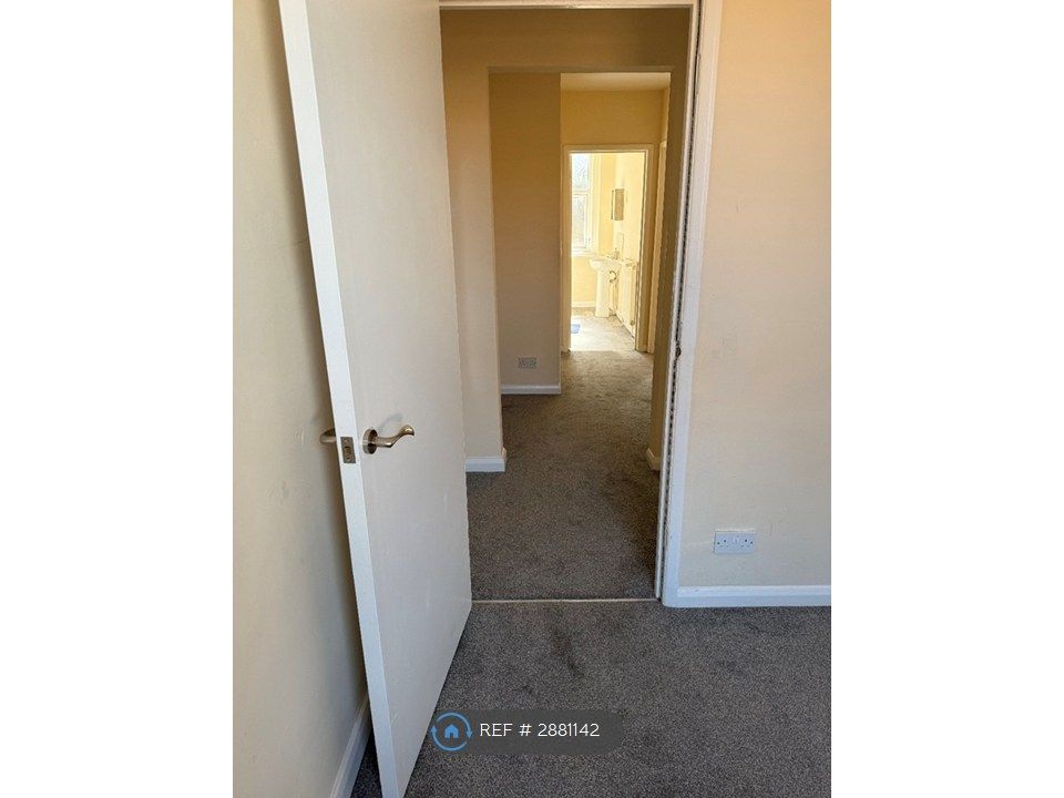 Property photo 3 of 9 Hallway