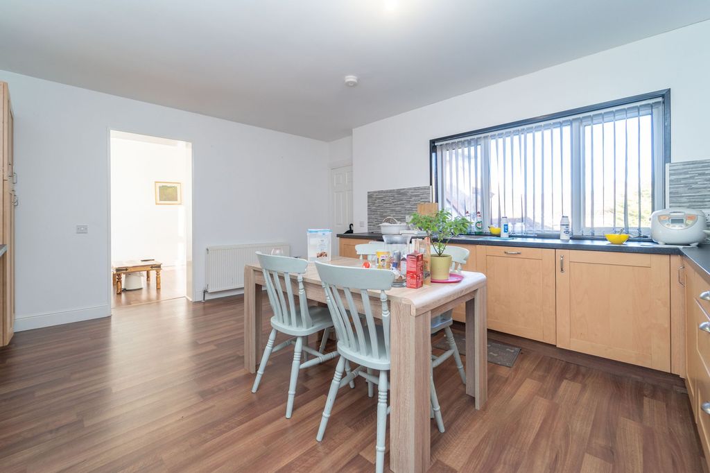 Property photo 3 of 30 Dining Kitchen