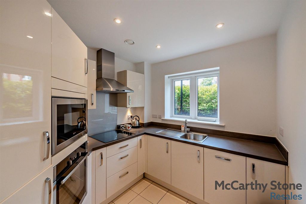 Property photo 2 of 15 8656768-Interior01-800.Jpg