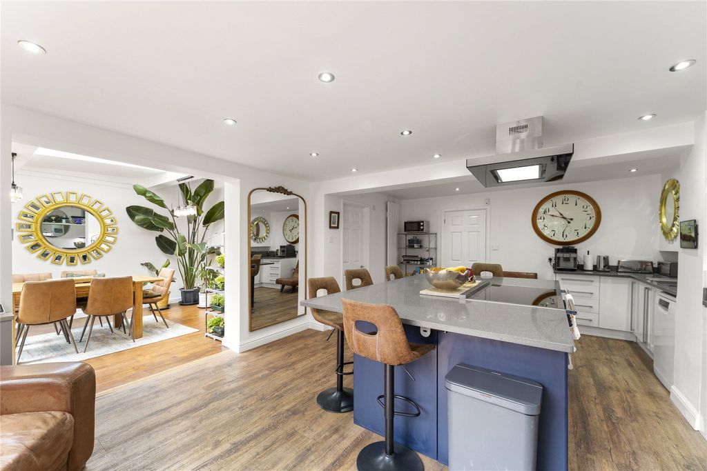 Property photo 3 of 12 Open Plan