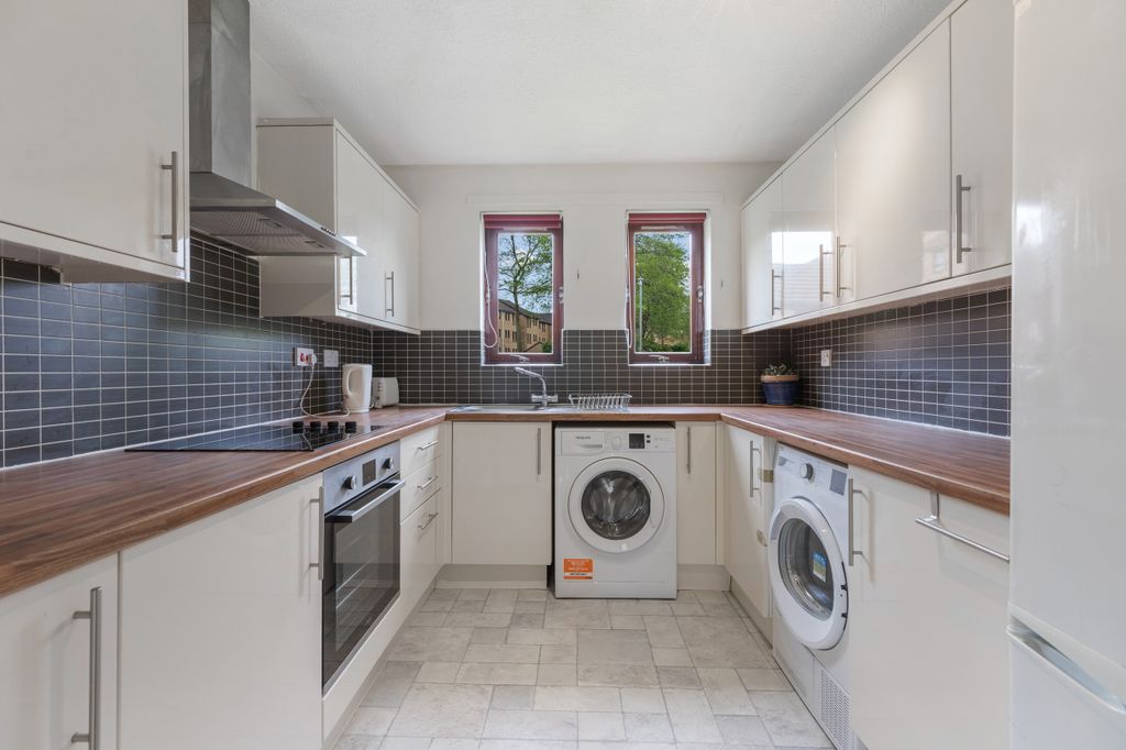 Property photo 2 of 27