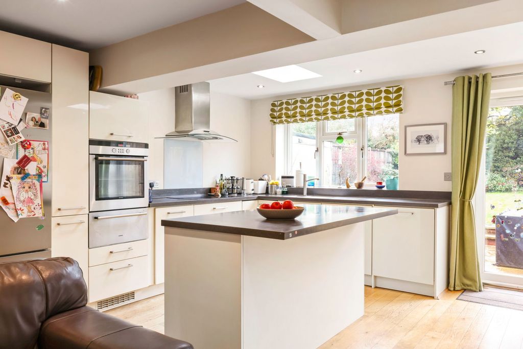 Property photo 2 of 16