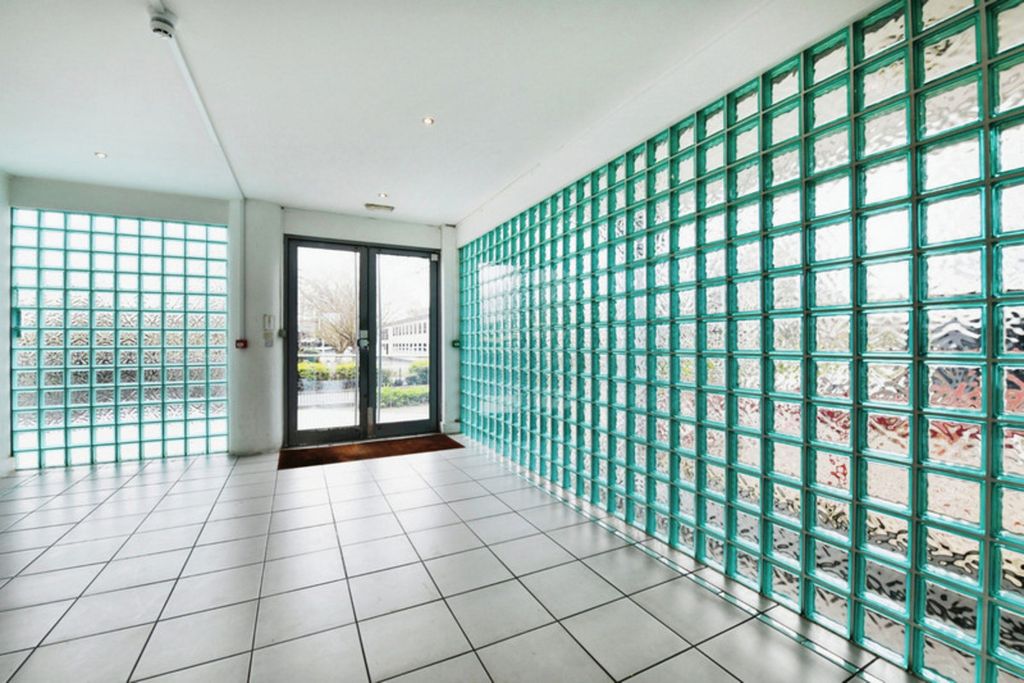 Additional image 10 of 1 bed flat for saleVictoria Avenue, Southend-On-Sea SS2