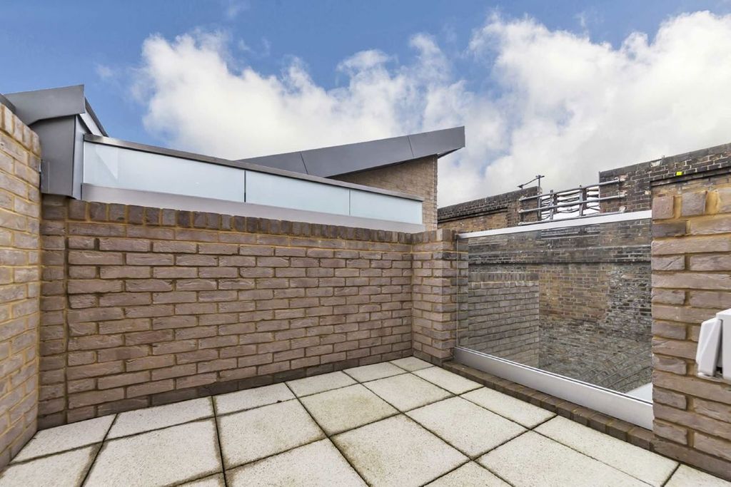 Property photo 3 of 6