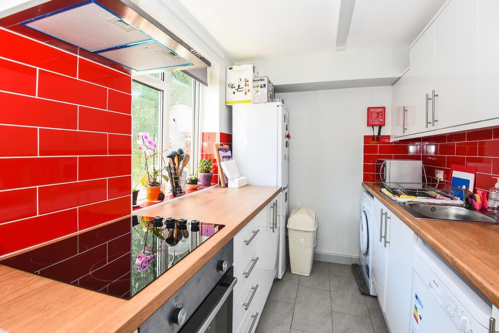 Property photo 3 of 10 Kitchen