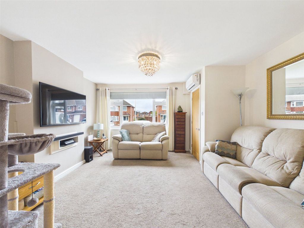 Property photo 2 of 28 Picture No. 11