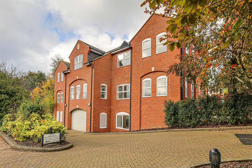 Property photo 1 of 16 13 Outside.Jpg