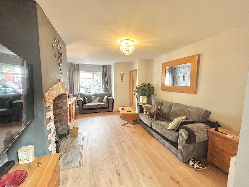 Property photo 2 of 13 Lounge.Jpg