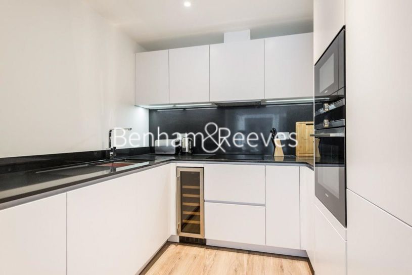 Property photo 2 of 11 Fitted Kitchen