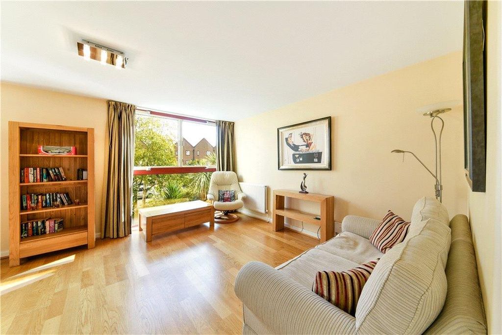 Property photo 3 of 9 Cnw190117_02.Jpg