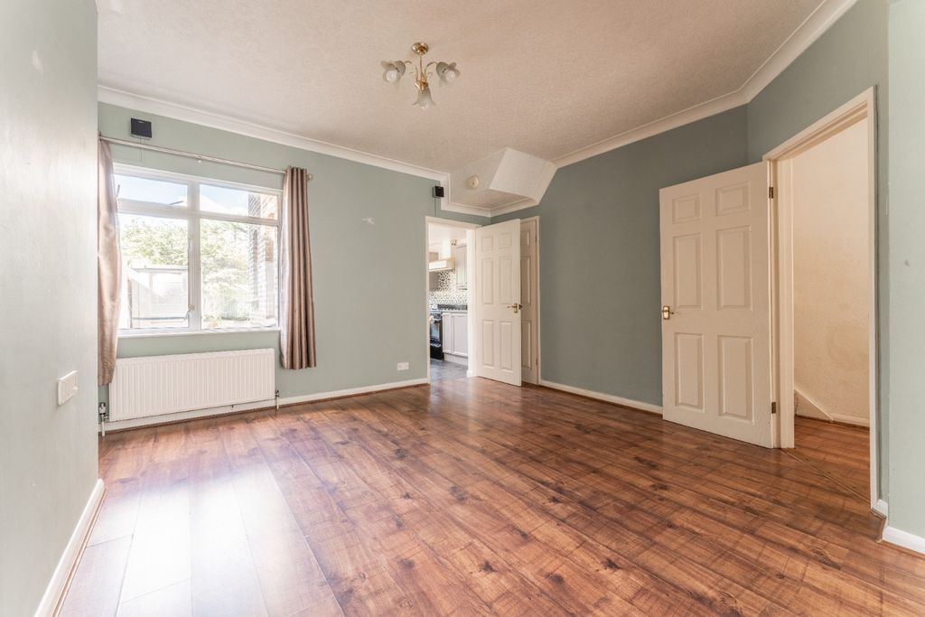 Property photo 3 of 15 5565683