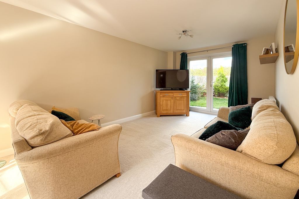 Property photo 2 of 22 Sitting Room