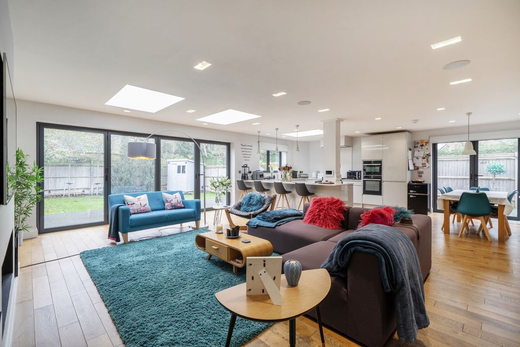 Property photo 2 of 20 1400539-6-69989B8...