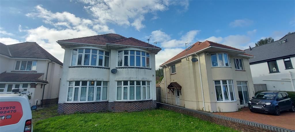 Property photo 2 of 11 Balcony