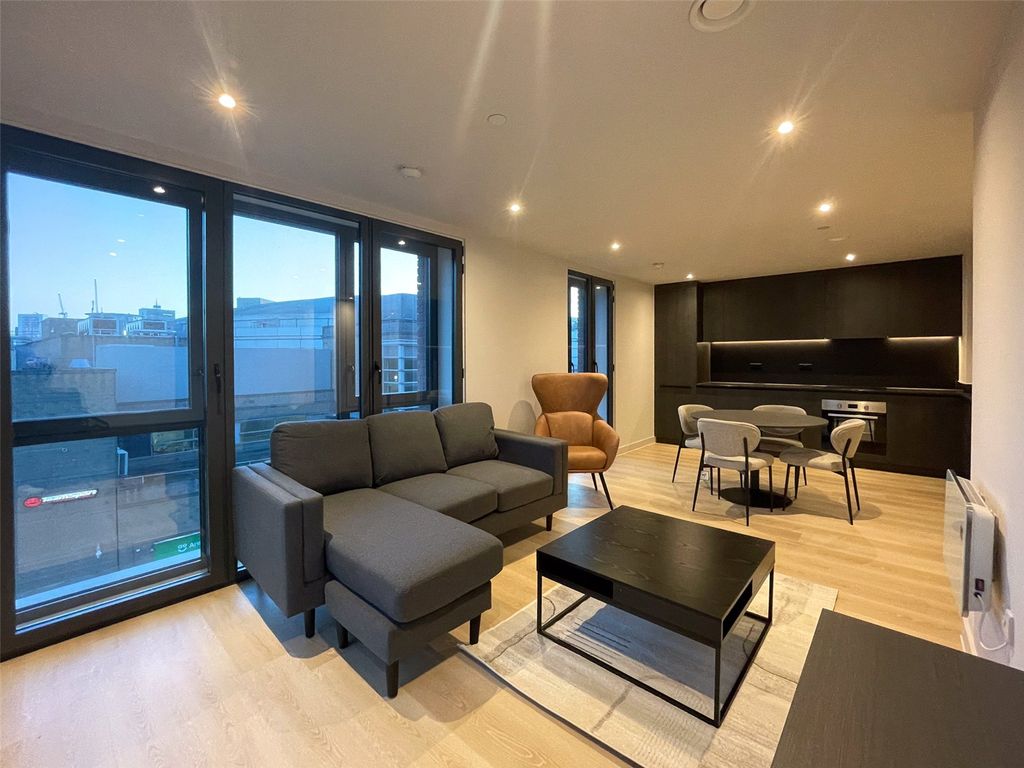 Property photo 1 of 43 Picture No. 02