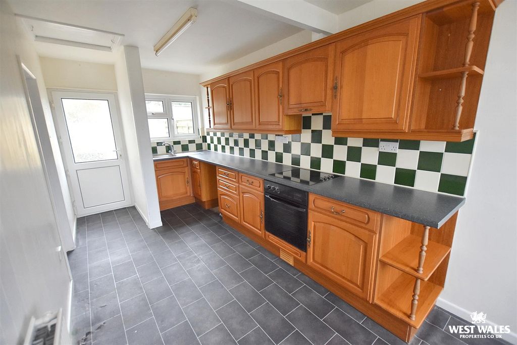 Property photo 3 of 15 4 (1).Jpg