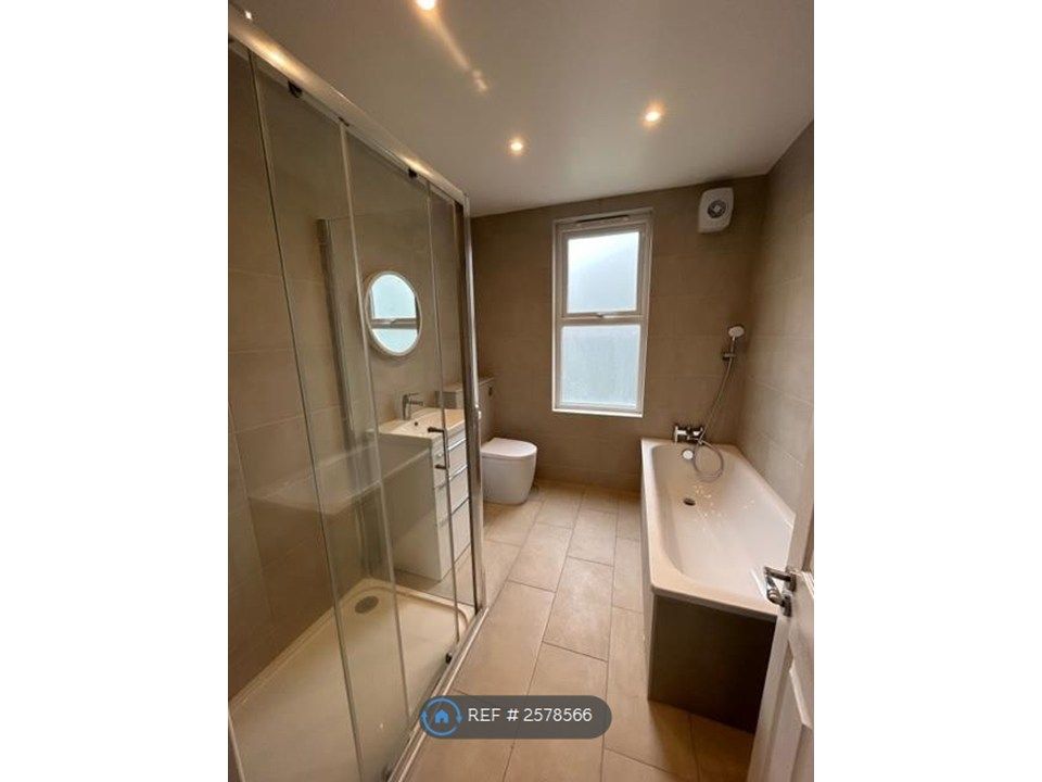 Property photo 3 of 20 Bathroom