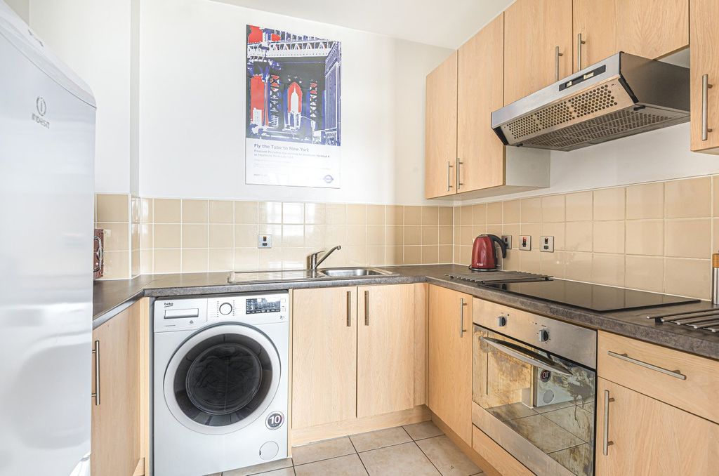 Property photo 3 of 8 Picture No. 18