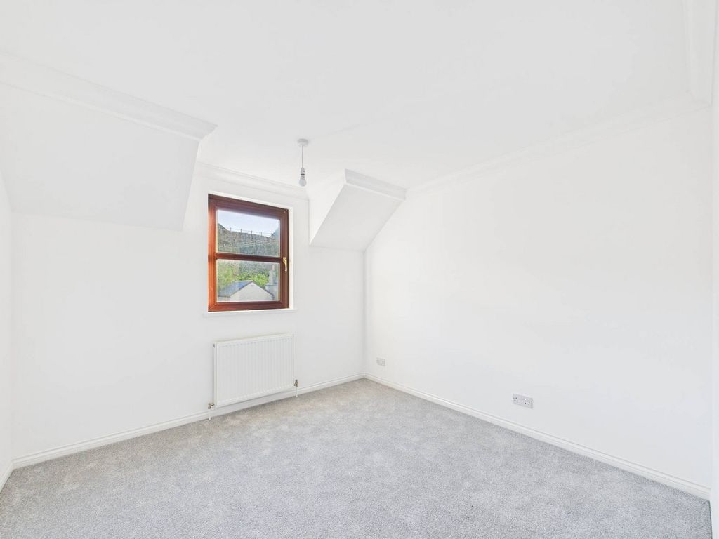 Property photo 3 of 33