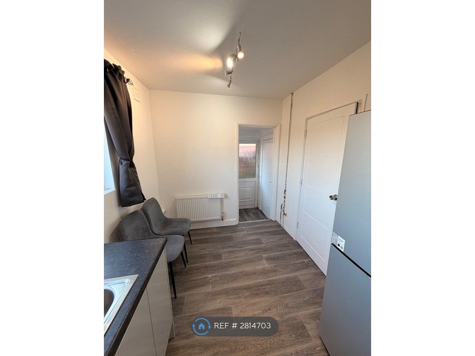 Property photo 2 of 27