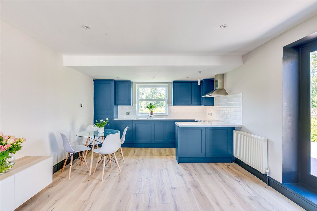 Property photo 1 of 17 Picture No. 13