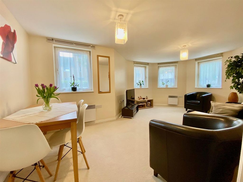 Property photo 2 of 11