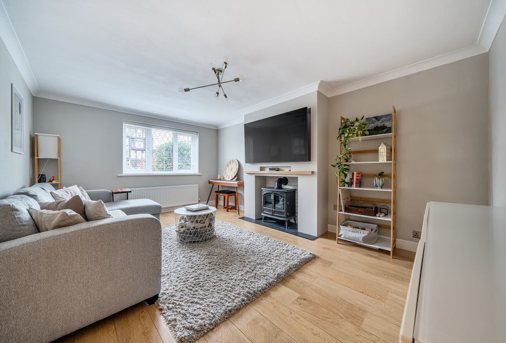 Property photo 2 of 16 1397620-19-696110...