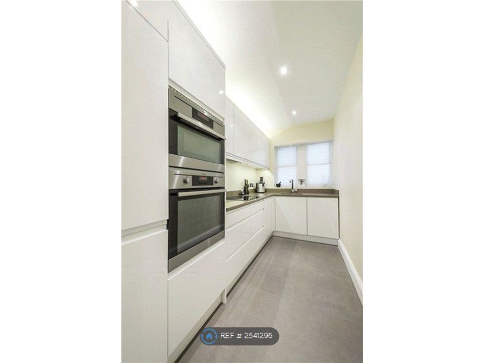 Property photo 2 of 9 Kitchen