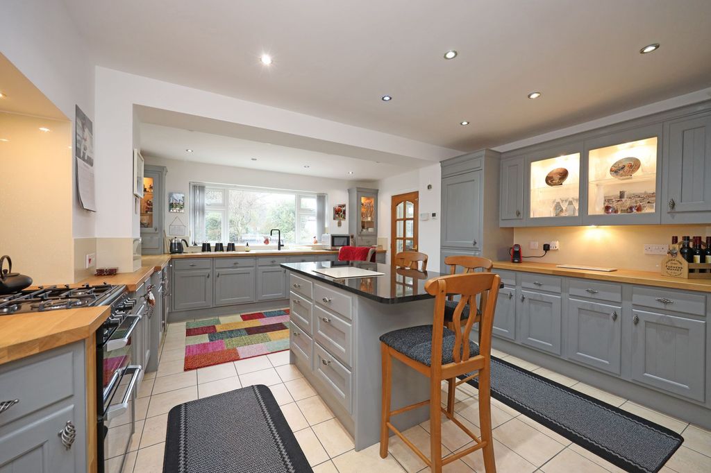 Property photo 2 of 25