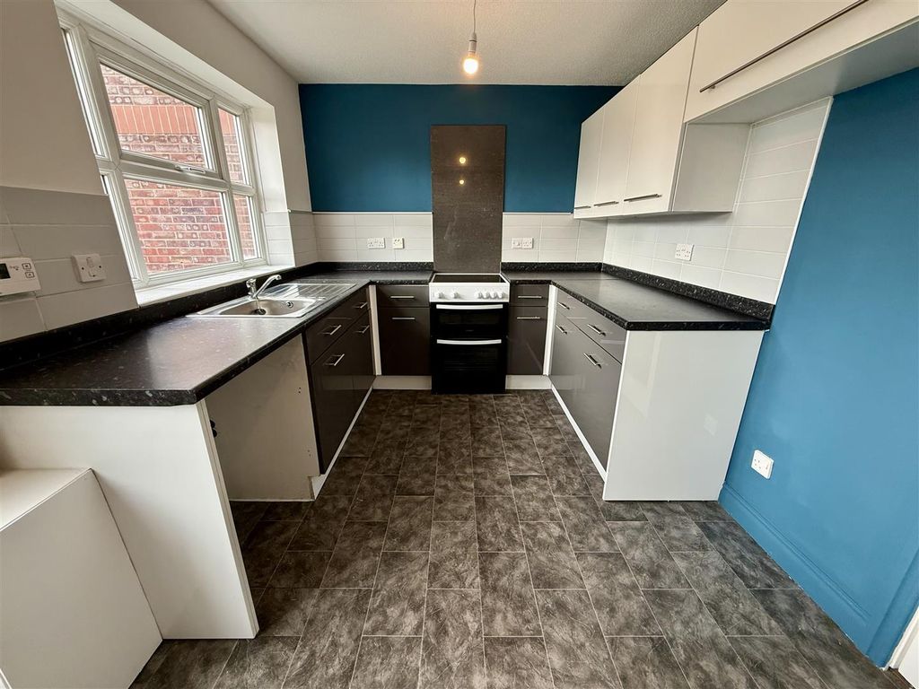 Property photo 2 of 16 Kitchen