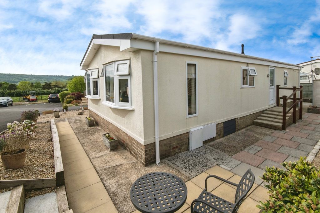 Property photo 2 of 17 Photo
