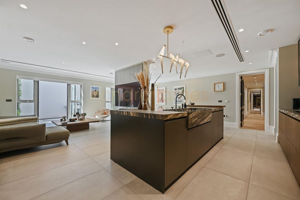 Additional image 8 of 3 bed flat to rentElizabeth Grove, Bushey Heath WD23