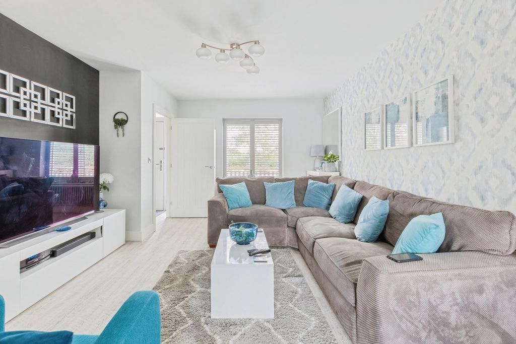 Property photo 3 of 18 Pbox-Img.Jpg