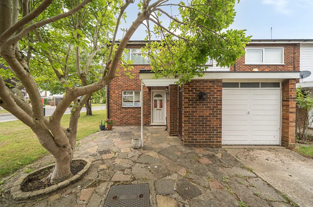 Property photo 1 of 17 1327324-16-6880ee...