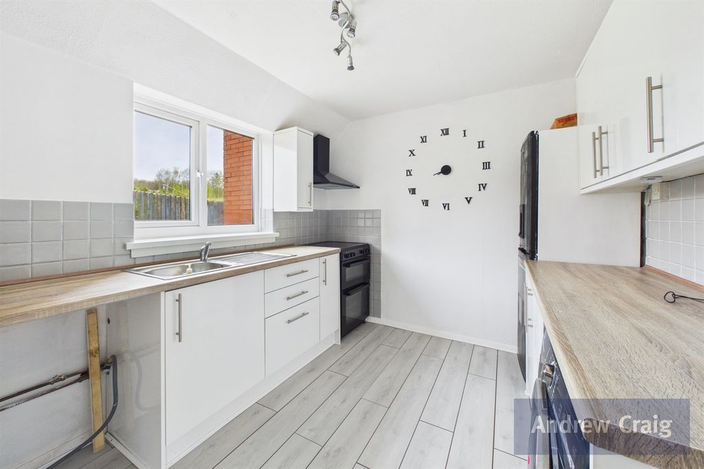 Property photo 3 of 14 Kitchen