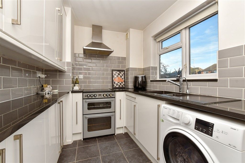 Property photo 2 of 8 Kitchen