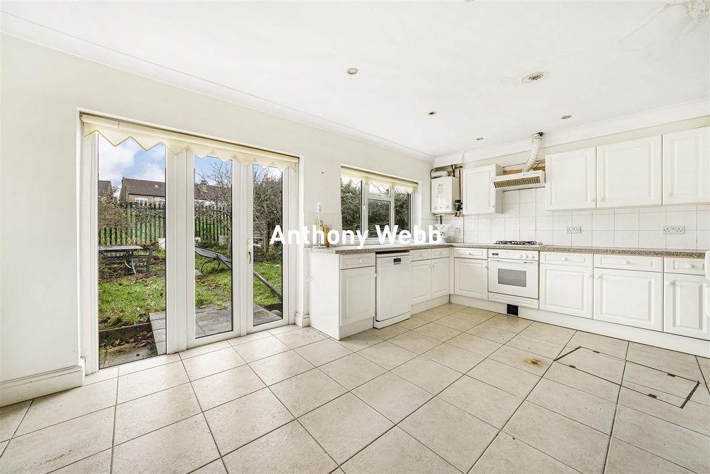 Property photo 1 of 16 Kitchen/Diner